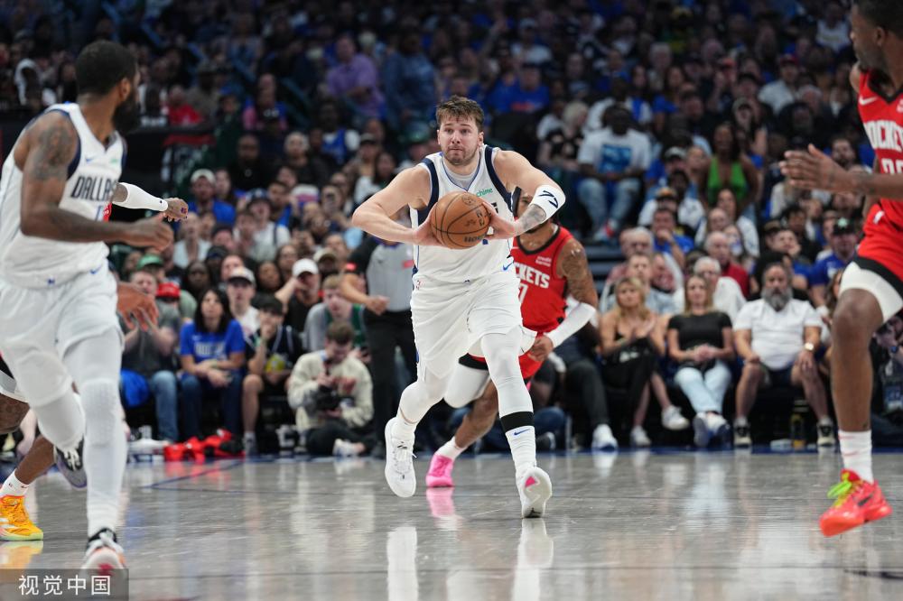 她以持之以 她以持之以