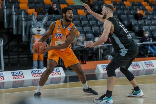 他对对手打 他对对手打